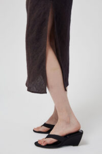 Sc 20260507 Db Ecom May26406 30 Paloma Linen Dress Chocolate 006 Sc 20260507 db ecom may26406 30 paloma linen dress chocolate 006
